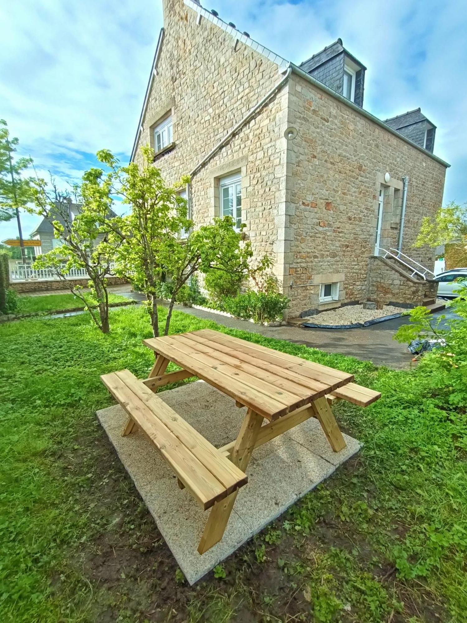 Loft British Au Pied Du Mont ! Apartment Pontorson Exterior photo